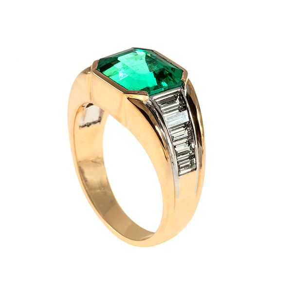 Steltman emerald ring by Steltman