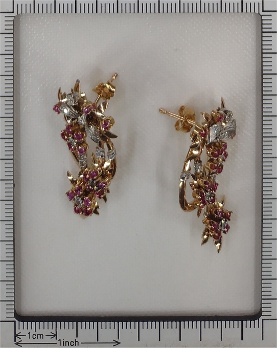 Vintage 1950's Retro pendent earrings with diamonds and rubies by Artista Desconocido