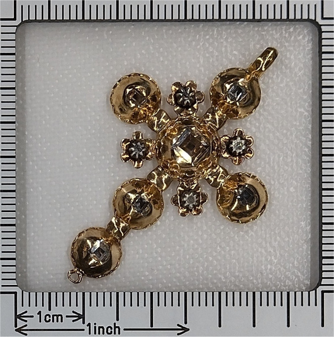 Antique Baroque gold diamond pendant with first generation brilliant cut diamonds (table cuts) by Unknown artist