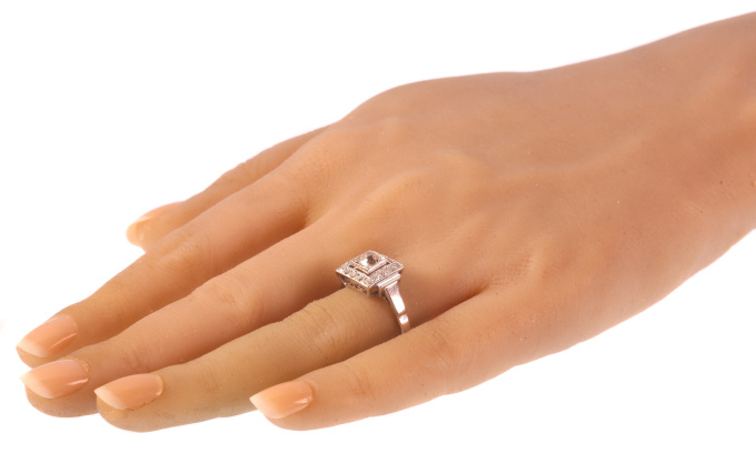 Vintage Fifties diamond Art Deco engagement ring by Artista Desconocido