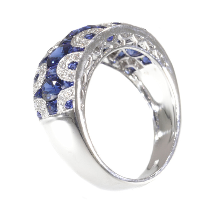High quality Vintage ring with diamonds and sapphire - great model! by Unknown artist
