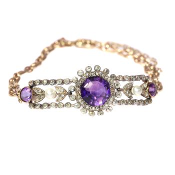 Antique gold bracelet with amethyst diamonds and pearls by Artista Desconocido