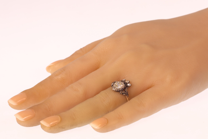 Victorian royal heart diamond engagement ring by Artista Desconhecido