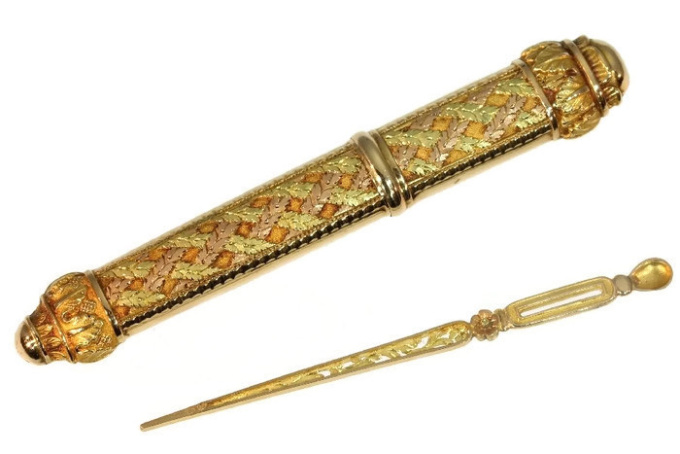 Impressive gold French pre-Victorian needle case with original needle by Artiste Inconnu