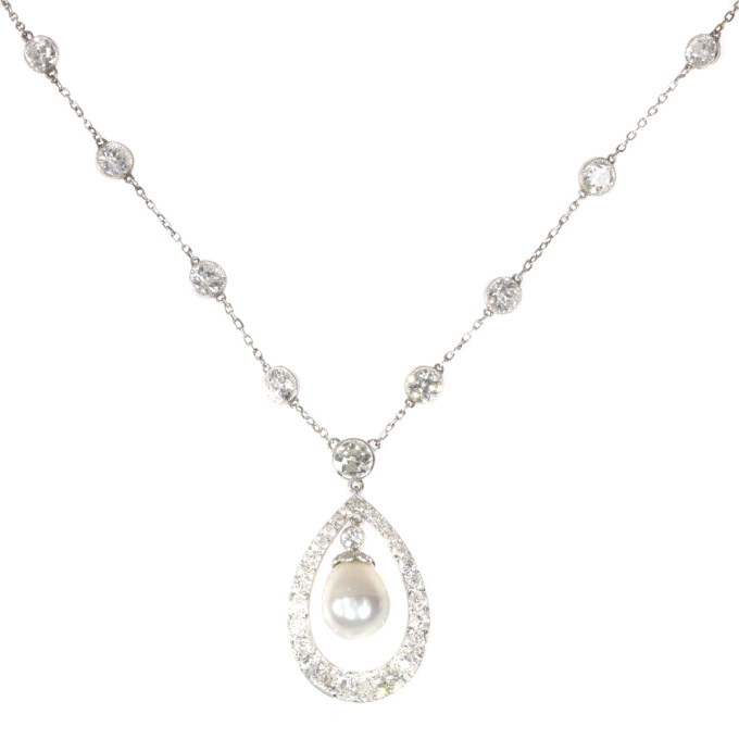 Platinum Art Deco diamond necklace with natural drop pearl of 7 crts by Artiste Inconnu