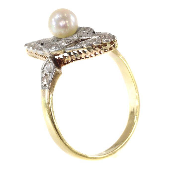 Late Victorian rose cut diamonds ring with pearl by Onbekende Kunstenaar