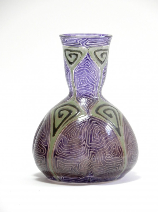 Art Nouveau vase with enamel decoration by Artista Desconocido
