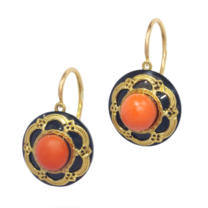 Vintage antique early Victorian gold earrings with onyx and coral by Artista Sconosciuto