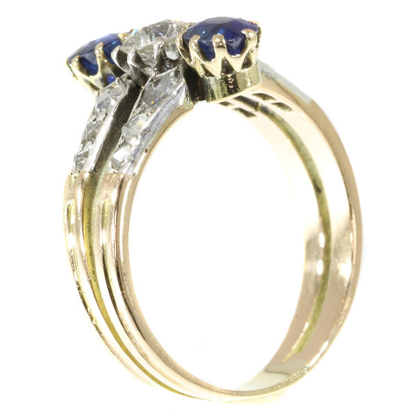 Antique Victorian ring with diamonds and sapphires by Artista Sconosciuto