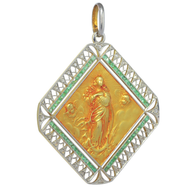 Vintage 1910's Edwardian - Art Deco diamond and emerald medal pendant Mother Mary Queen of Angels by Onbekende Kunstenaar