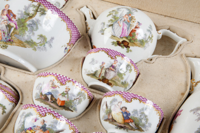 A Meissen Tea and coffee service in a later leather case. by Artista Sconosciuto