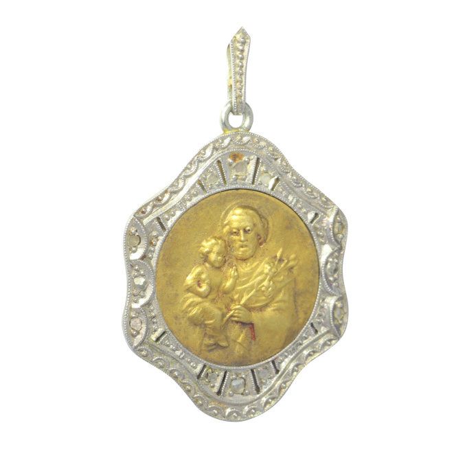 Vintage 1910's Edwardian 18K gold pendant set with diamonds St. Anthony of Padua depicted holding the Child Jesus medal by Onbekende Kunstenaar