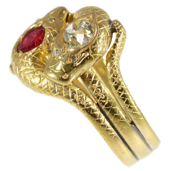Late Victorian gold double serpent snake ring set with big diamond and ruby by Artiste Inconnu