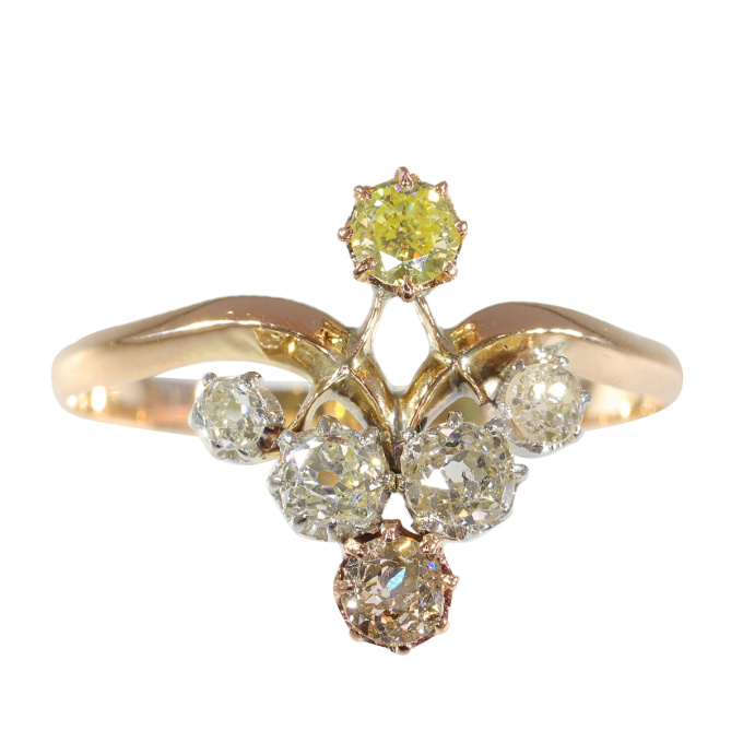 Vintage antique diamond engagement ring with fancy colour diamonds by Artista Sconosciuto