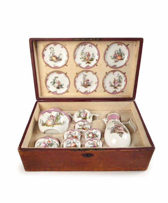 A Meissen Tea and coffee service in a later leather case. by Artiste Inconnu