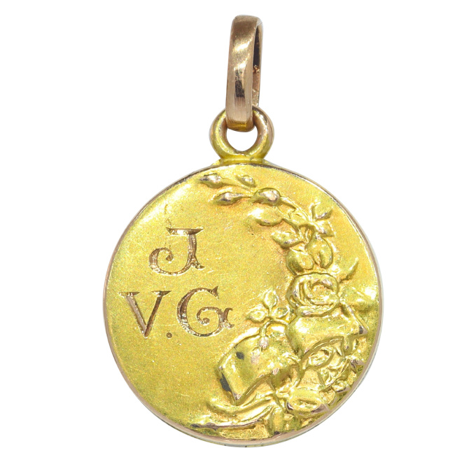 Vintage Art Nouveau 18K gold locket by Unknown Artist