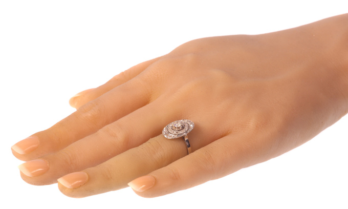 French Vintage Art Deco diamond engagement ring by Unbekannter Künstler