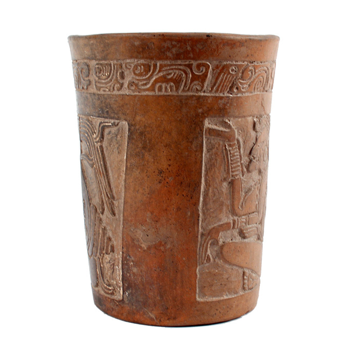 Central American Mayan terracotta cylindrical vessel, ca. 550 – 950 AD by Artista Sconosciuto