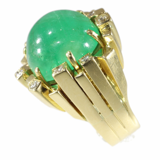 Vintage Seventies Modernistic Artist Design ring with large emerald and diamonds by Artista Sconosciuto