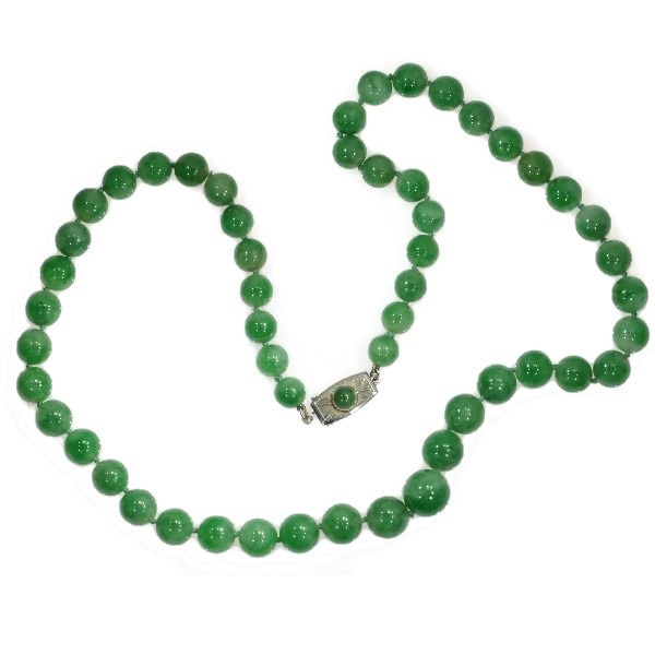 Certified top quality natural jadeite necklace of 53 beads (67,51 grams) - A-Jade, translucent, mottled light green and green by Onbekende Kunstenaar