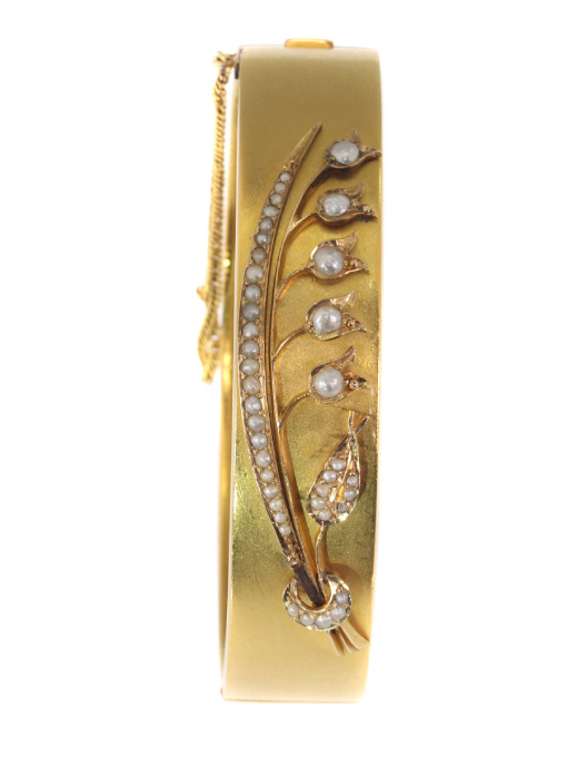 Antique gold bangle with lily of the valley motive by Unknown artist