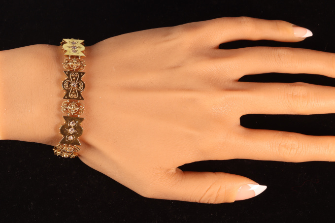 Vintage 18K gold antique bracelet Victorian diamond bracelet by Artista Desconocido