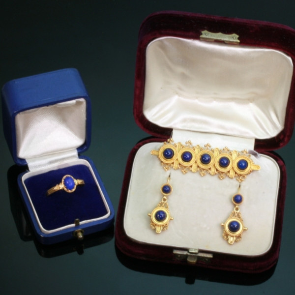 Neo-etruscan revival parure ring brooch earrings filigree granules lapis lazuli by Artiste Inconnu