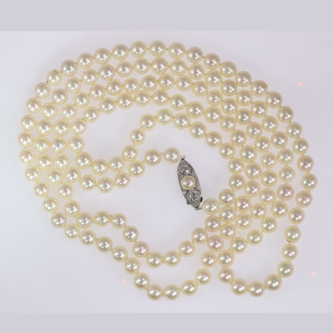 Vintage Art Deco Belle Epoque long pearl necklace (sautoir) with platinum large diamonds closure by Artiste Inconnu