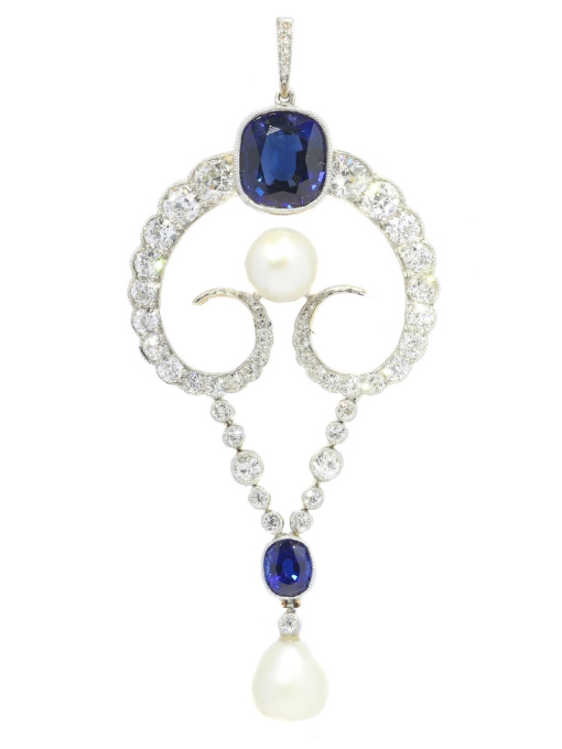 Belle Epoque diamond pendant with large natural pearls and cornflower blue color natural sapphires (certified) by Onbekende Kunstenaar