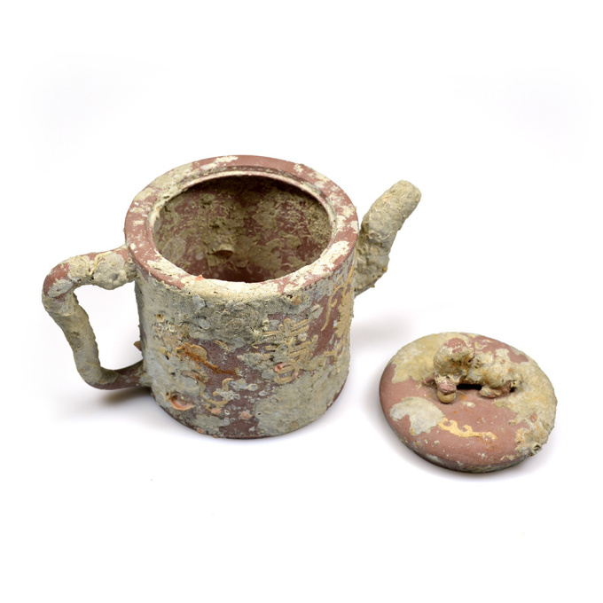 Chinese Yixing cylindrical teapot ca. 1750 by Onbekende Kunstenaar