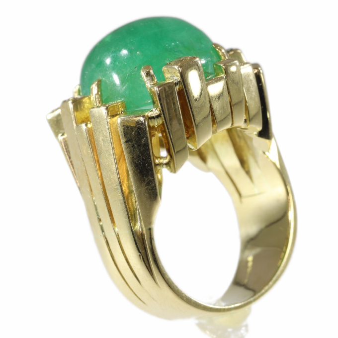 Vintage Seventies Modernistic Artist Design ring with large emerald and diamonds by Artista Desconocido