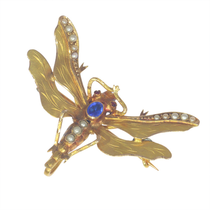 Vintage antique Victorian insect brooch with half seed pearls and a blue stone by Artista Sconosciuto