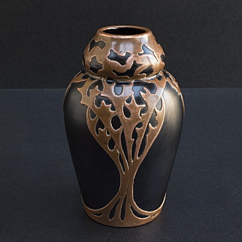Bohemian glass vase by Artista Desconocido