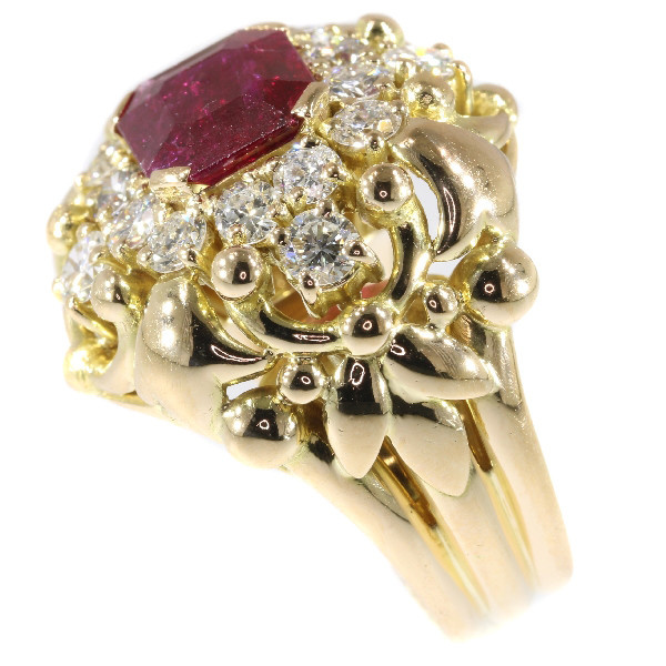 Wolfers made vintage Fifties diamond ring with large 3.40 crt untreated natural ruby by Artiste Inconnu