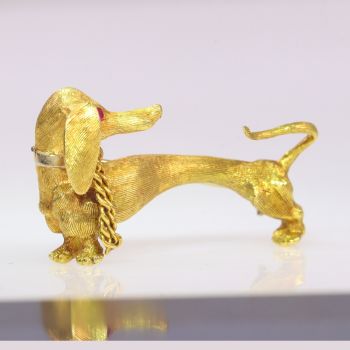 Vintage Fifties gold dachshund dog brooch by Artista Desconocido