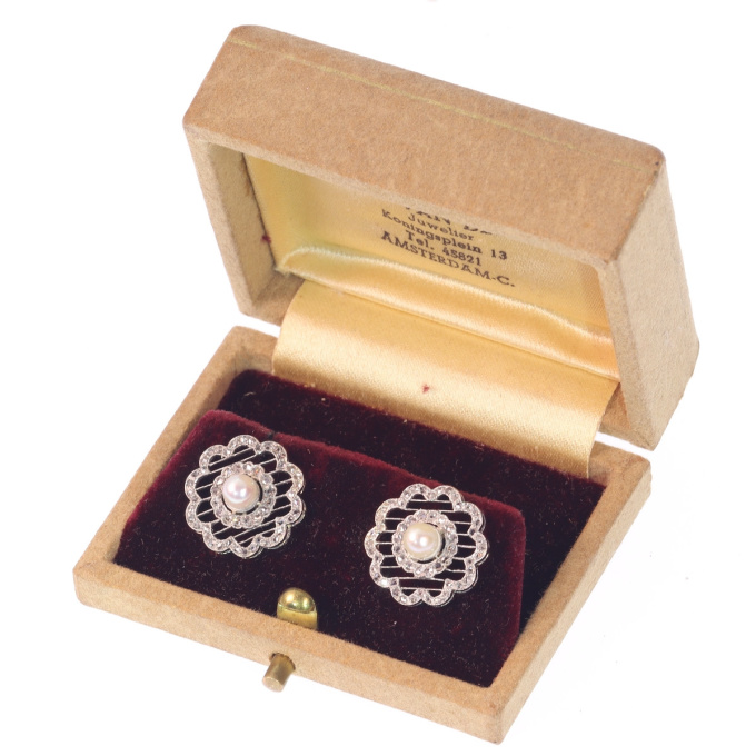 Vintage earrings Dutch Edwardian platinum set with 112 rose cuts and a pearl by Onbekende Kunstenaar