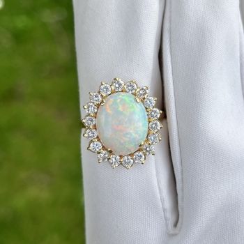Yellow gold ring with white opal and diamond halo by Artista Desconocido