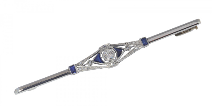 Vintage Art Deco diamond and sapphire bar brooch by Onbekende Kunstenaar
