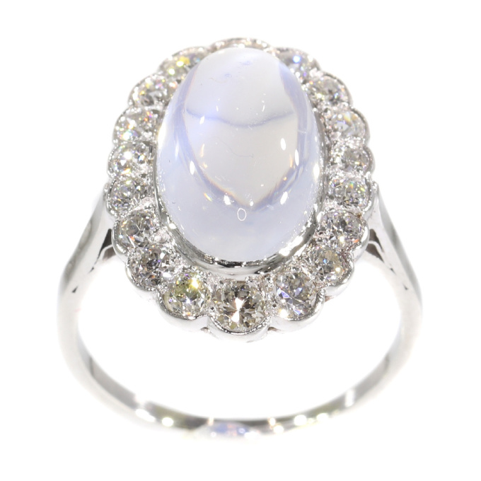 Vintage platinum diamond ring with magnificent moonstone by Artista Sconosciuto