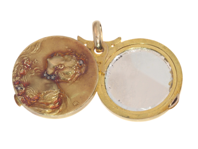 French Art Nouveau gold locket with hidden mirror by Artista Sconosciuto