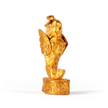  Gold pendant with siren figurine, Hellenistic by Artista Desconocido
