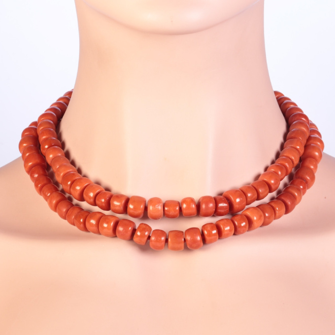 Antique blood coral long necklace with thick beads by Unbekannter Künstler