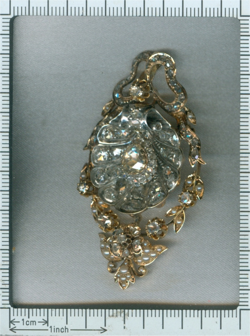 Antique pendant with big shell covered in diamonds can also be worn as brooch by Artista Desconhecido