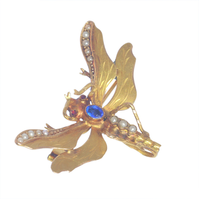 Vintage antique Victorian insect brooch with half seed pearls and a blue stone by Artista Desconocido