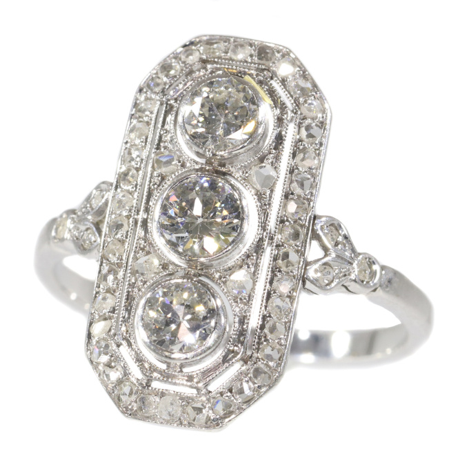 Vintage Art Deco diamond engagement ring by Artista Desconocido