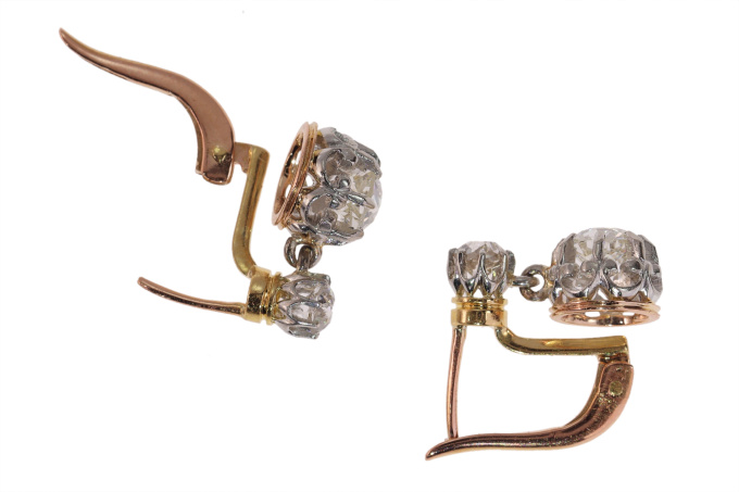 Deco Diamonds Earrings: The 1920s Elegance in Gold and Platinum by Unbekannter Künstler