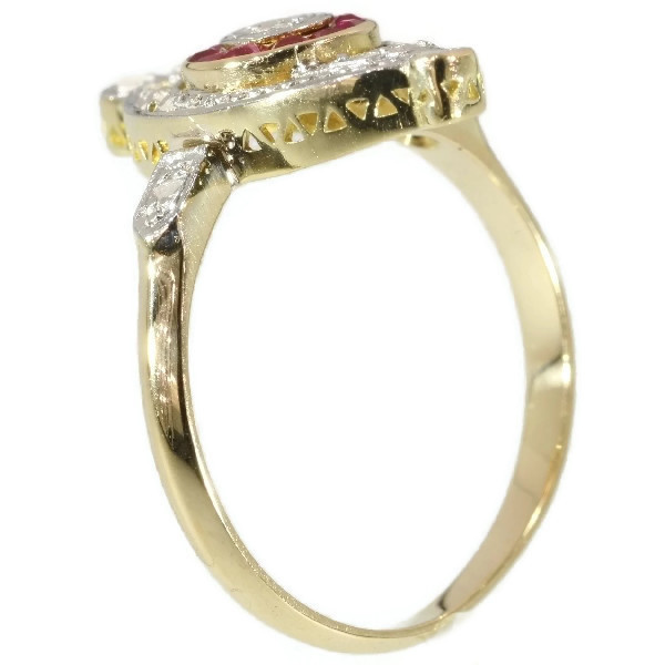 Charming Belle Epoque Art Deco ring with diamonds and rubies by Artista Sconosciuto