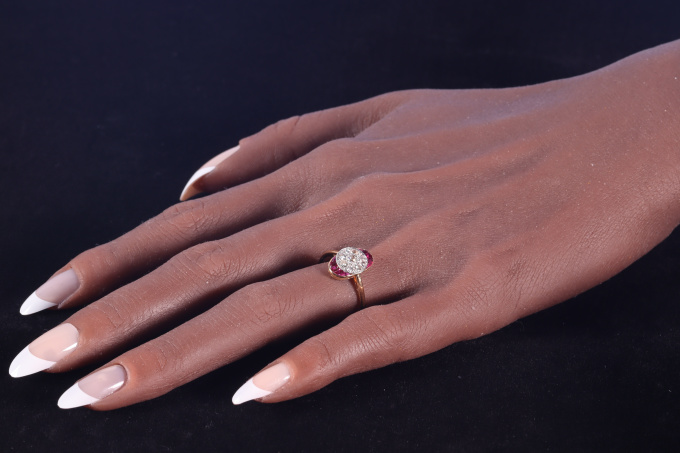 Vintage Art Deco diamond and ruby engagement ring by Unbekannter Künstler
