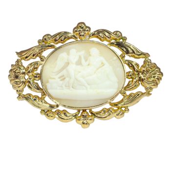 Antique 18K gold mounted cameo representing Bacchus offering Cupid a cup of wine, after Bertel Thorvaldsen by Artista Desconocido