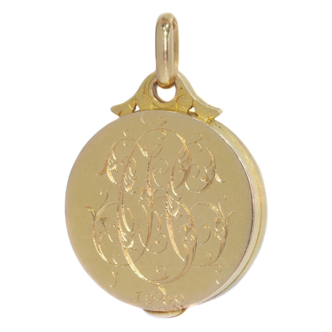 French Art Nouveau gold locket with hidden mirror by Artista Desconhecido